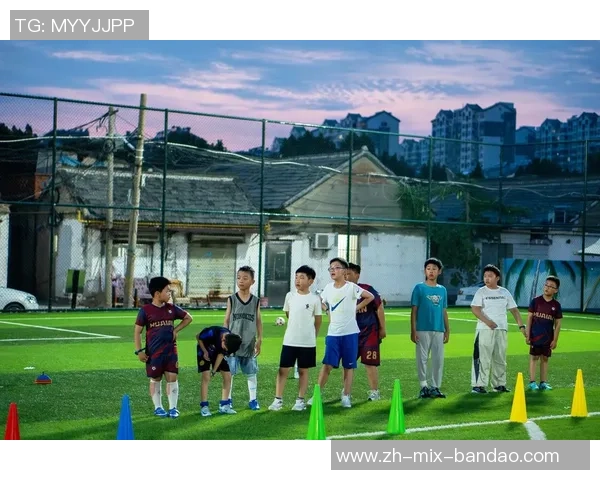 足球弹点燃激情与梦想的火焰让青春在绿茵场上绽放光彩 足球弹点燃激情与梦想的火焰让青春在绿茵场上绽放光彩